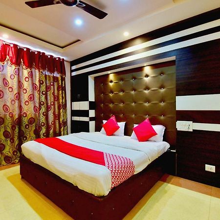 Oyo 26909 Hotel Paras Mandi Esterno foto
