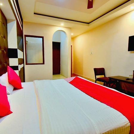 Oyo 26909 Hotel Paras Mandi Esterno foto