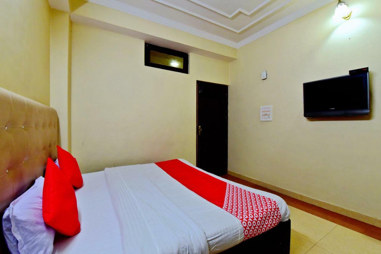 Oyo 26909 Hotel Paras Mandi Esterno foto