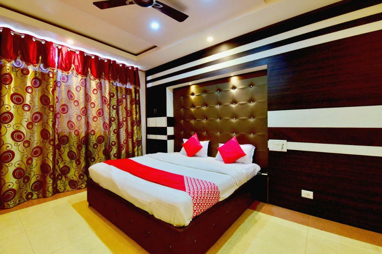 Oyo 26909 Hotel Paras Mandi Esterno foto