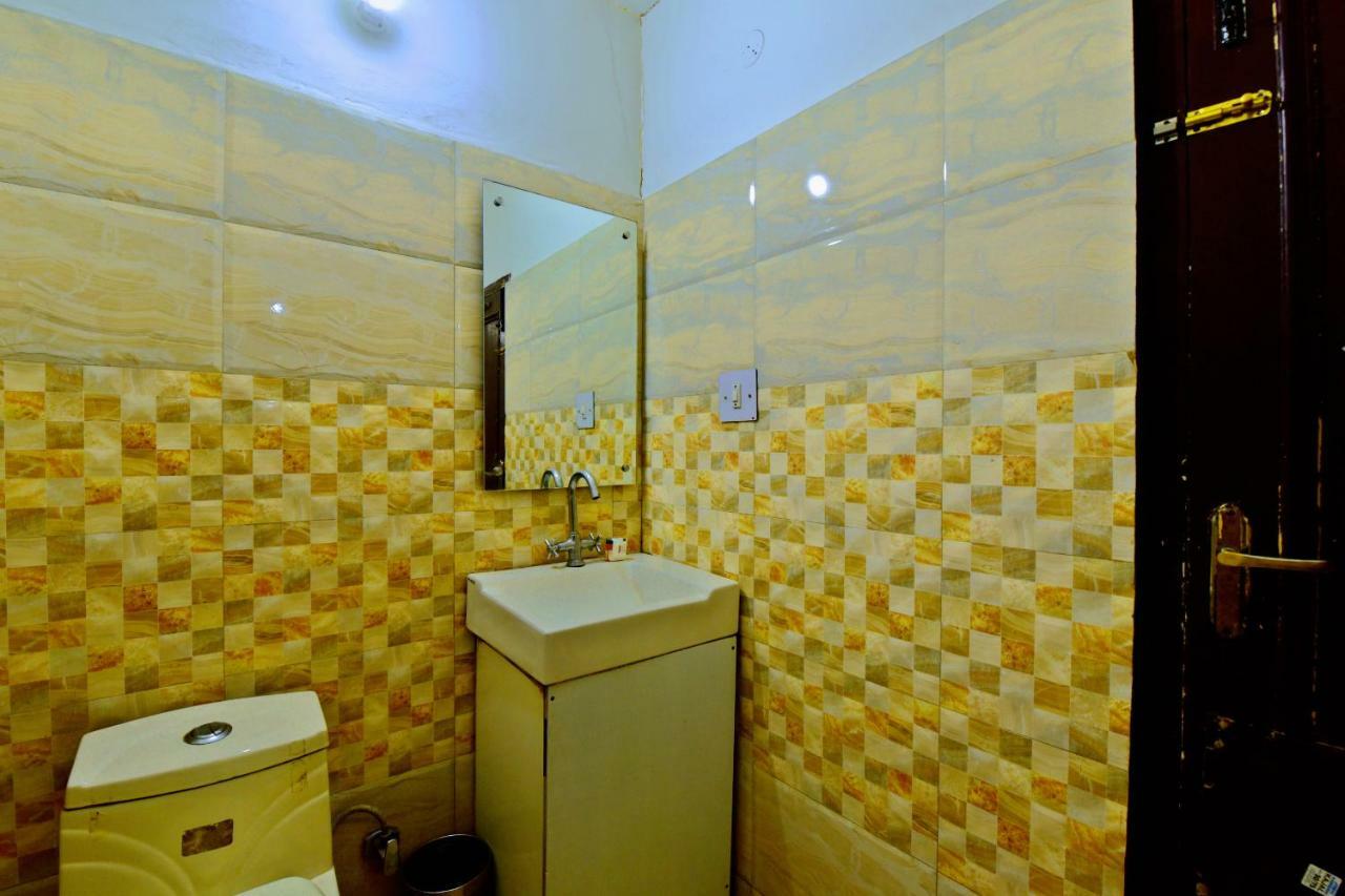 Oyo 26909 Hotel Paras Mandi Esterno foto