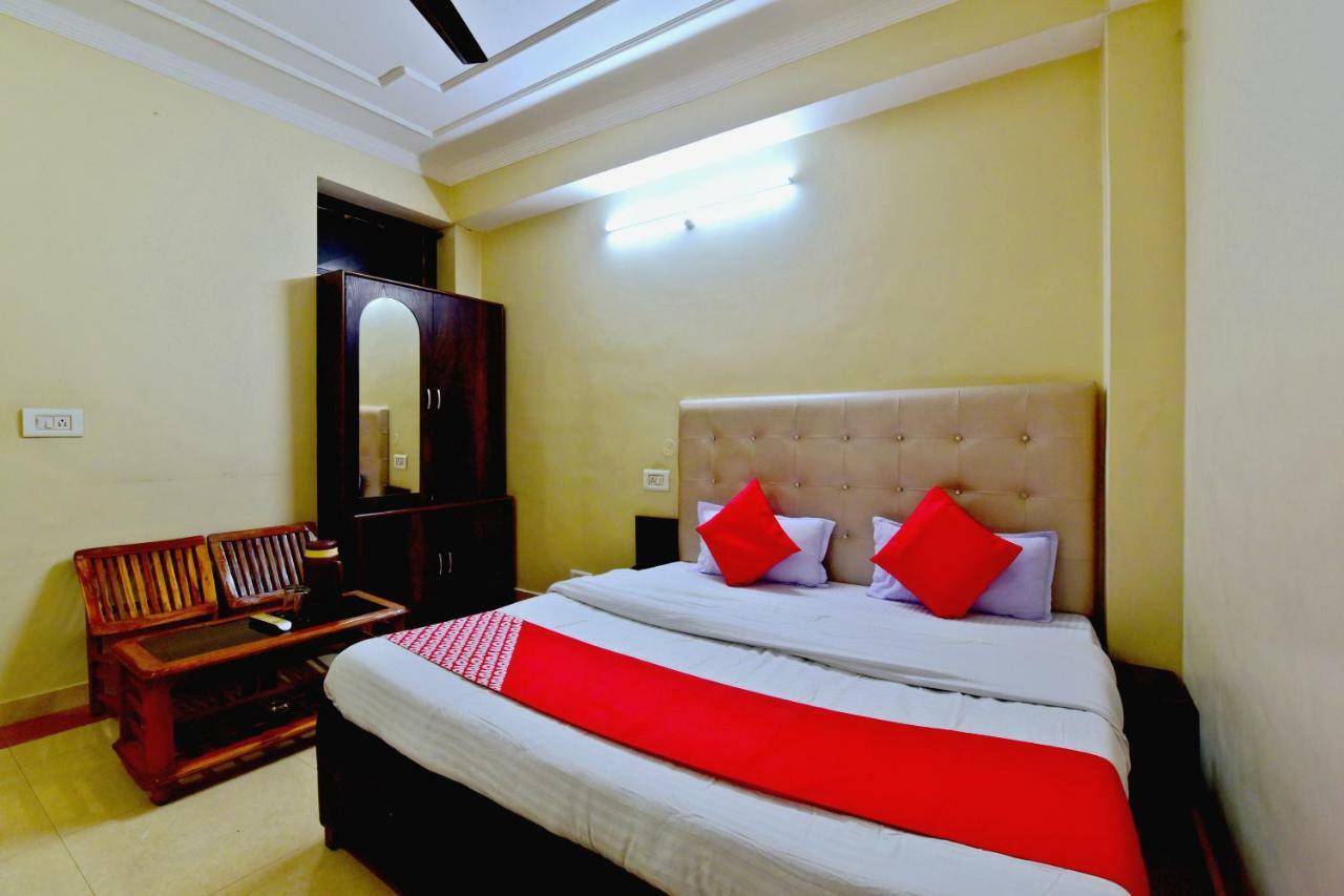 Oyo 26909 Hotel Paras Mandi Esterno foto
