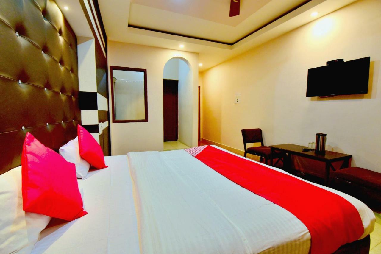Oyo 26909 Hotel Paras Mandi Esterno foto