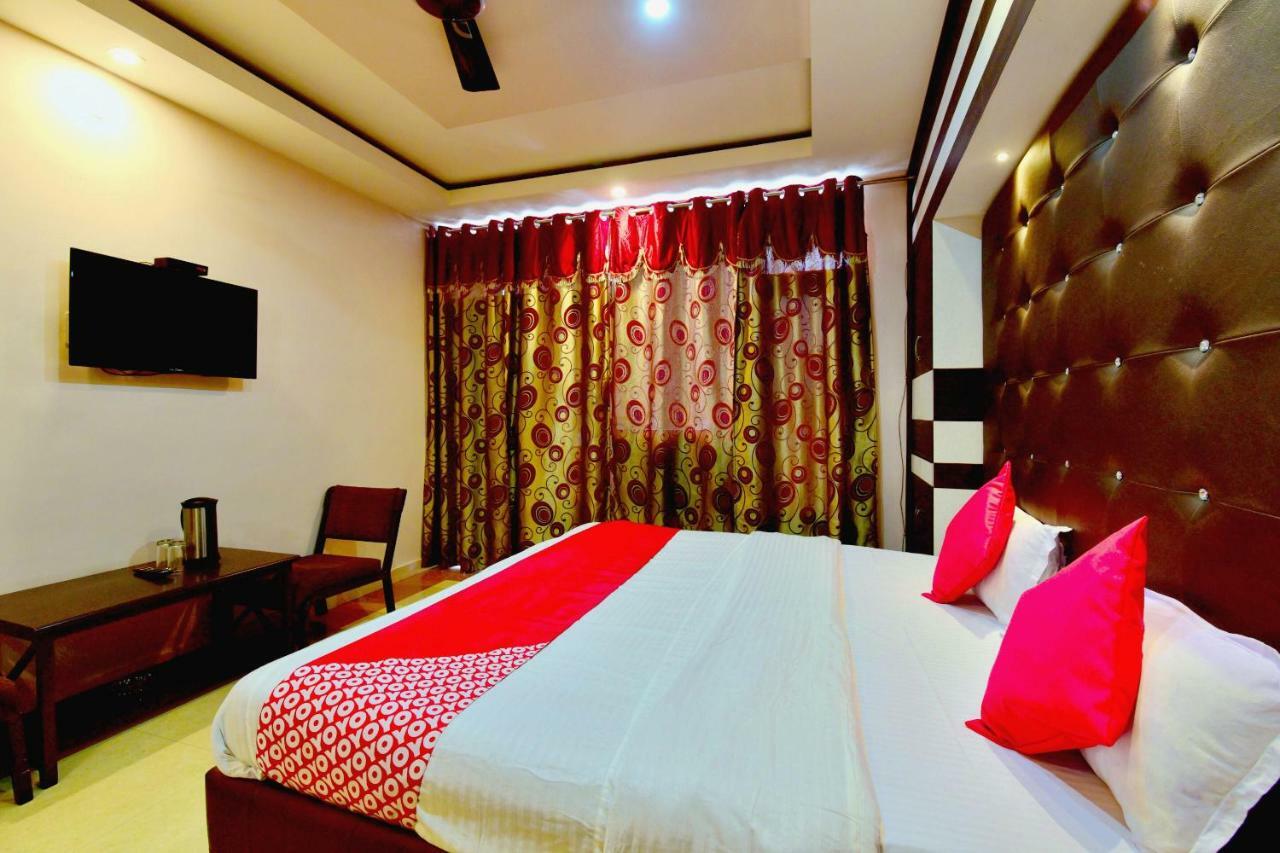 Oyo 26909 Hotel Paras Mandi Esterno foto