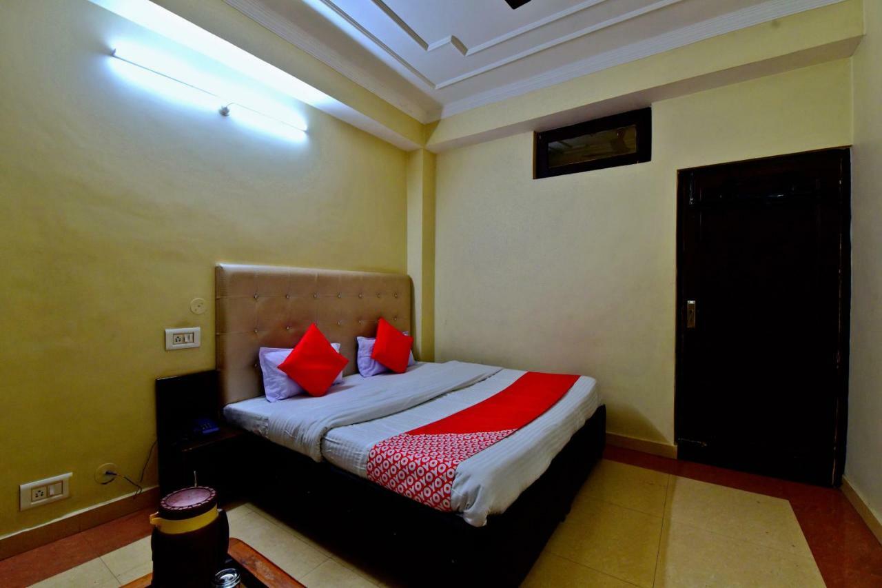 Oyo 26909 Hotel Paras Mandi Esterno foto